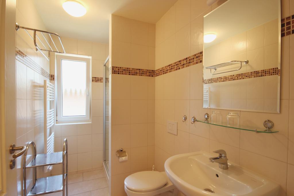 Apartmenthaus Hus Uebi By Rujana Binz Extérieur photo